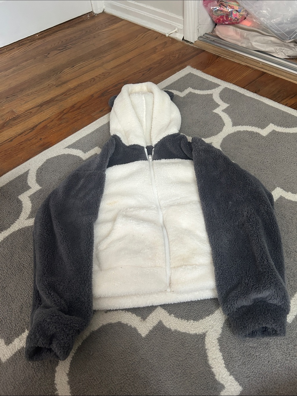 GU men’s Plush Hooded Jacket - White & Dark Gray